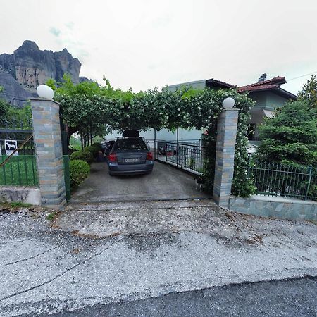 Postmans Apartment Under Meteora Kalambaka Exterior foto